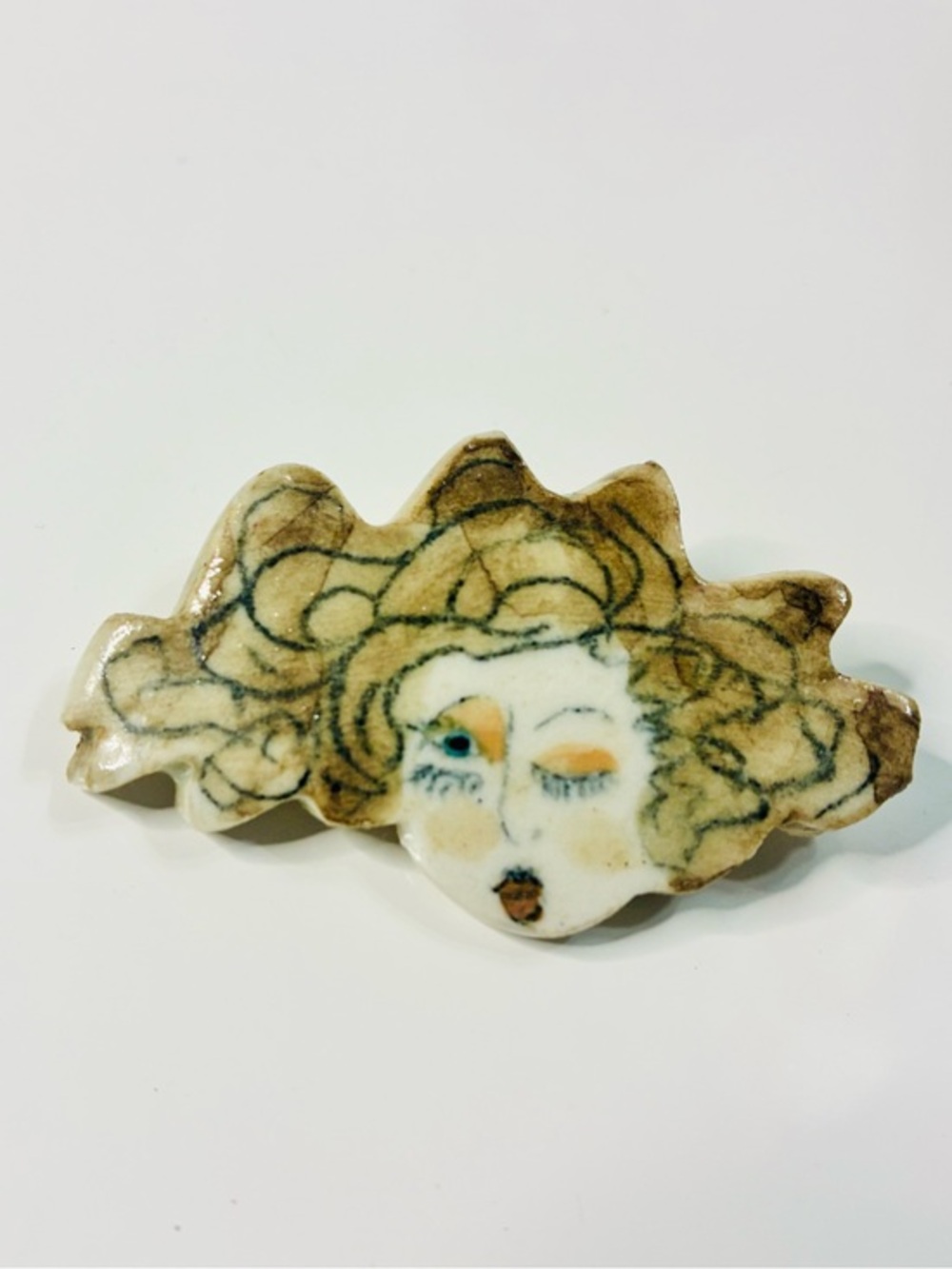 VTG Handmade Ceramic Face Brooch in Cream and Tan Lightweight Eclectic